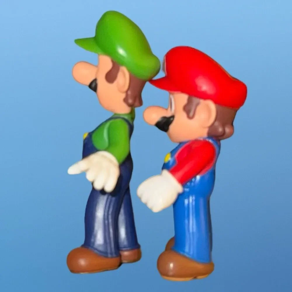 Nintendo Super Mario Bros Mario & Luigi Figures 2.5”3” B21